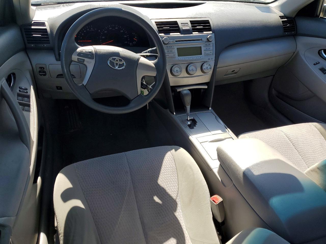 2010 TOYOTA CAMRY — Фото 8 из 12