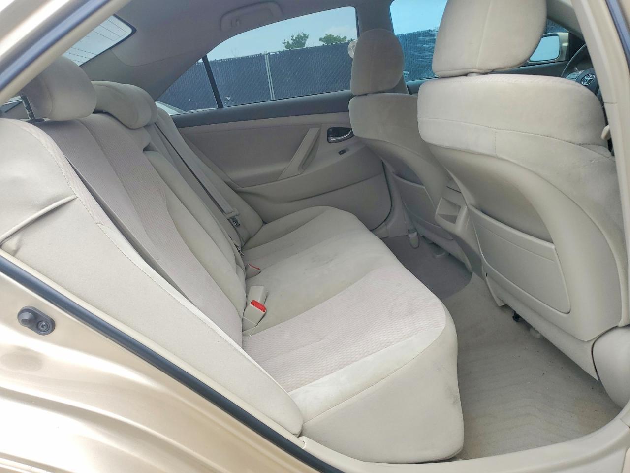 2010 TOYOTA CAMRY LE — Фото 10 из 12