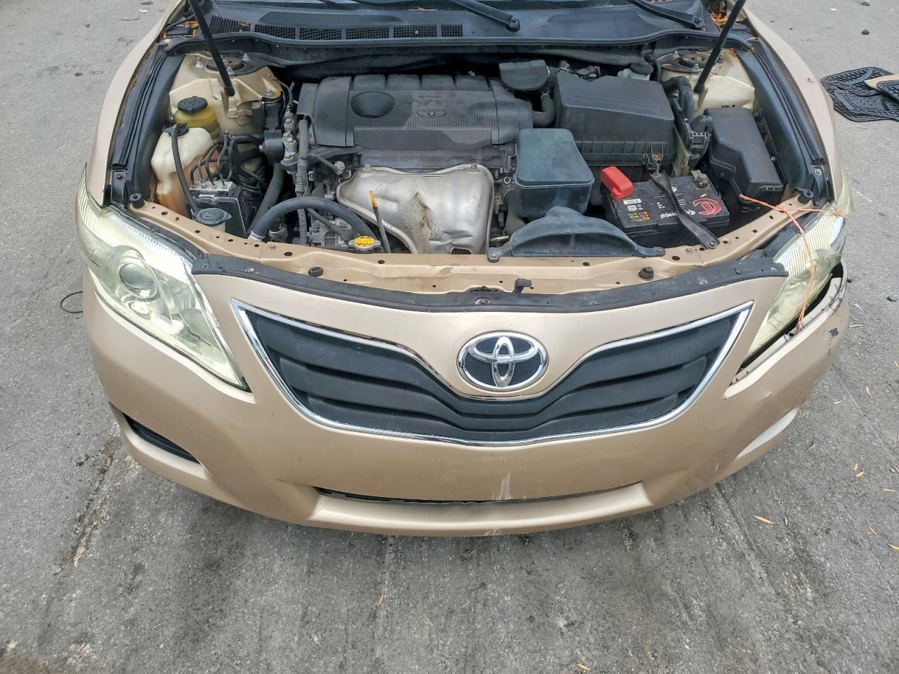 2010 TOYOTA CAMRY LE — Фото 11 из 12