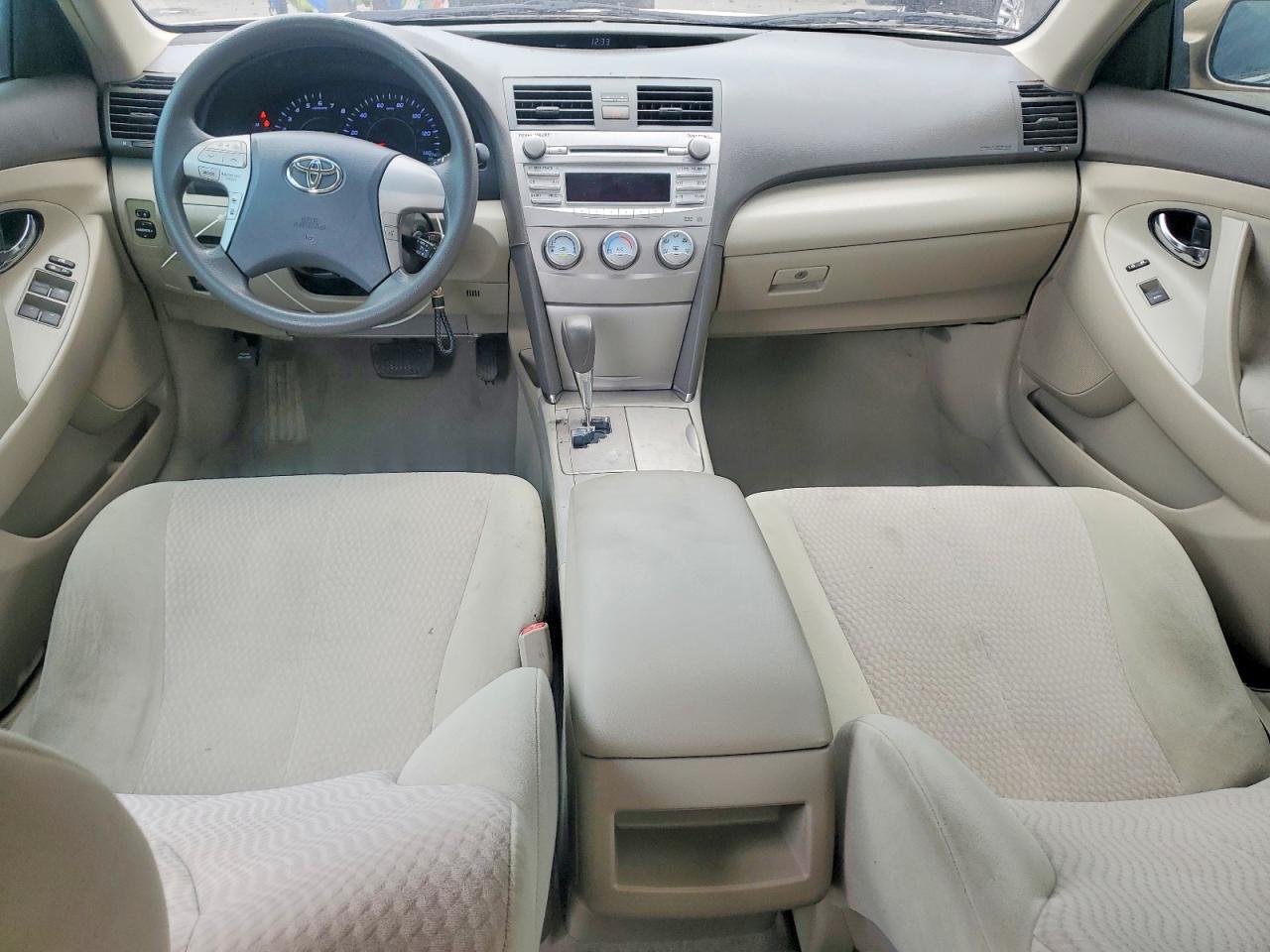 2010 TOYOTA CAMRY LE — Фото 8 из 12