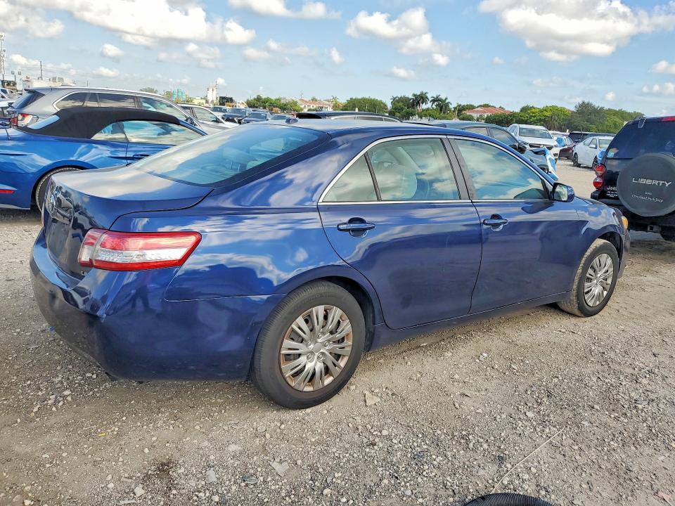 2010 TOYOTA CAMRY LE — Фото 3 из 12