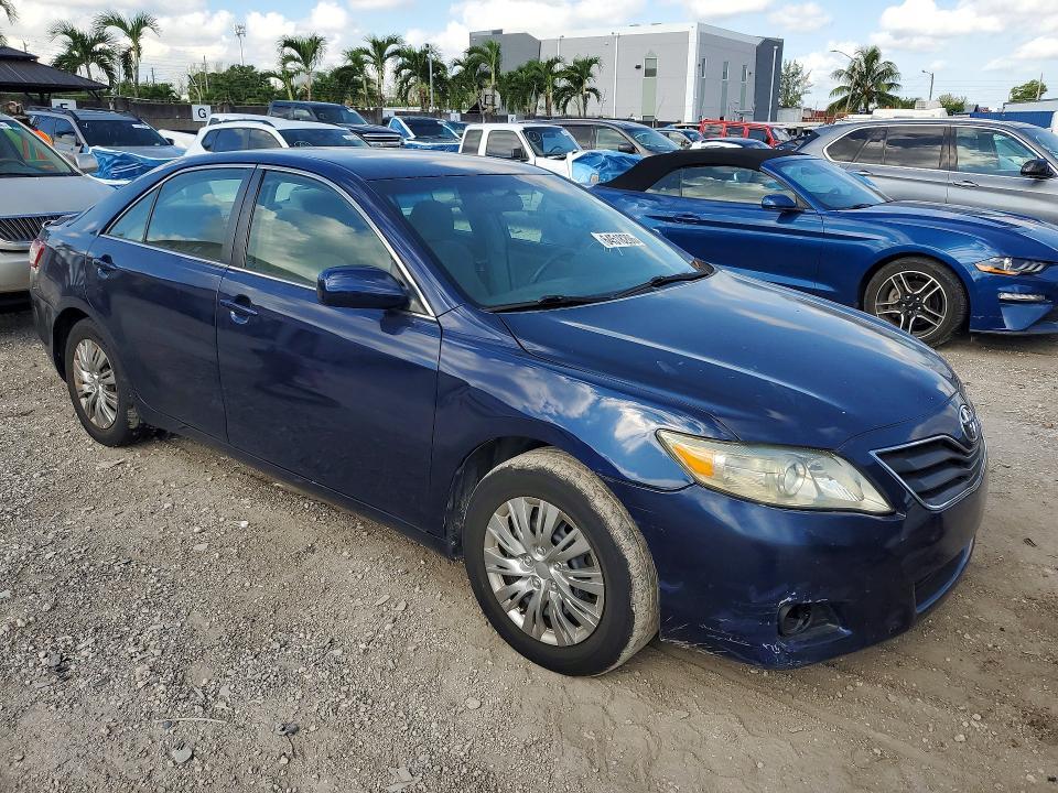 2010 TOYOTA CAMRY LE — Фото 4 из 12
