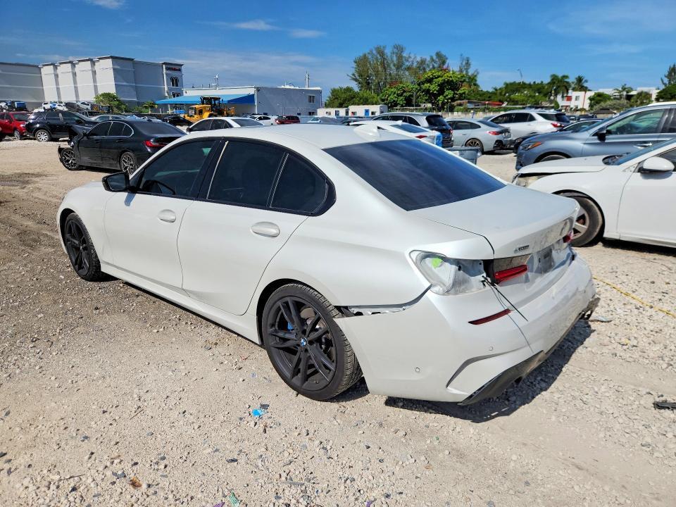 2021 BMW 330XI — Фото 2 из 13