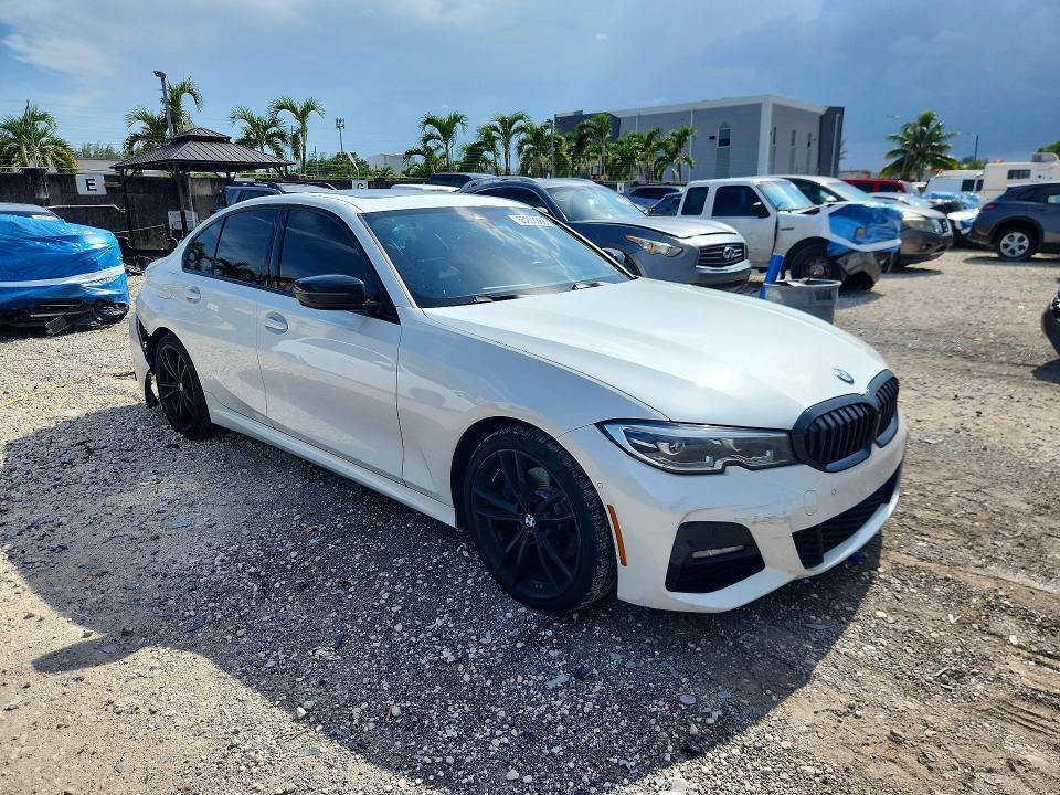2021 BMW 330XI — Фото 4 из 13