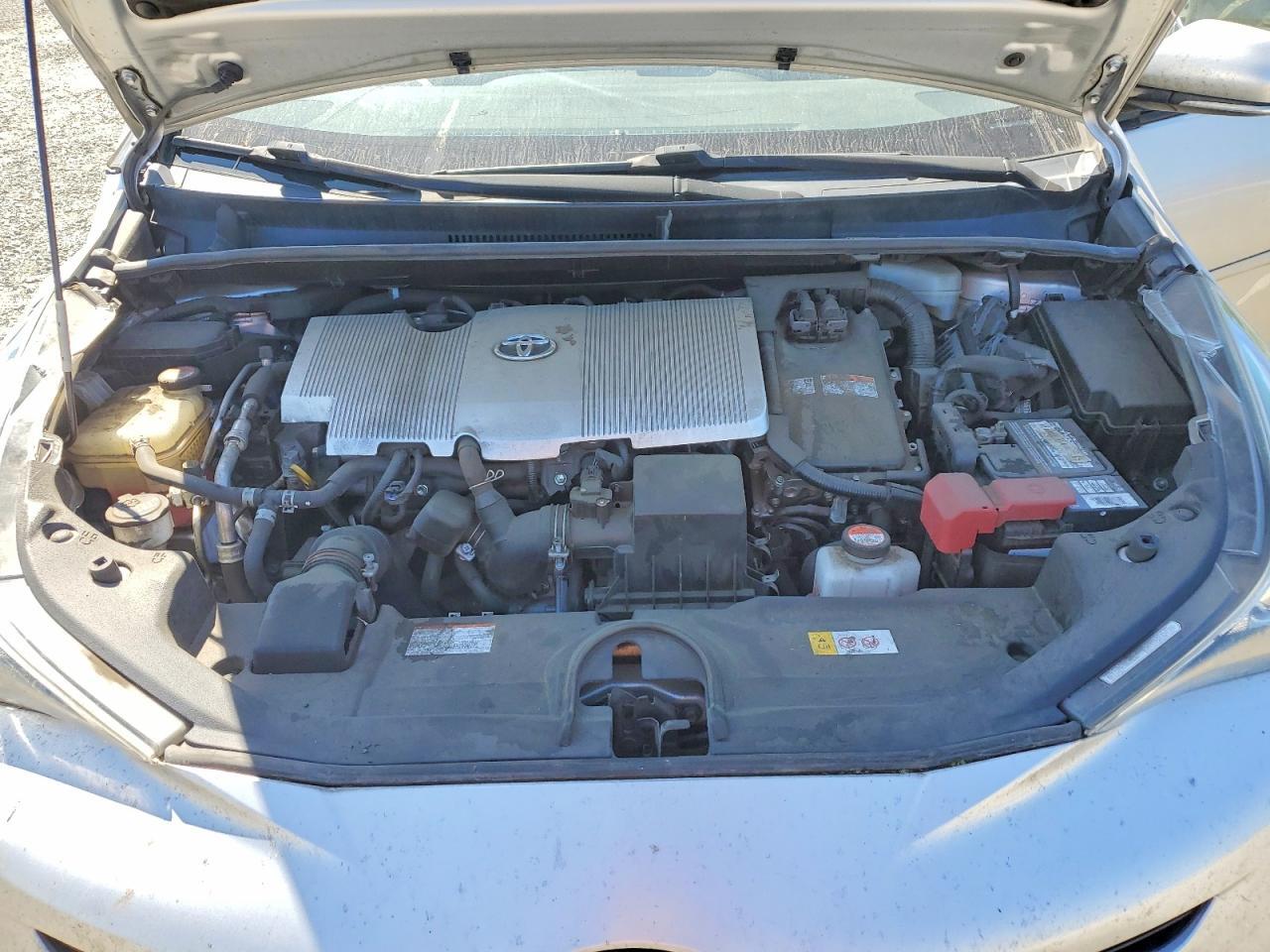 2016 TOYOTA PRIUS THREE TOURING — Фото 12 из 14