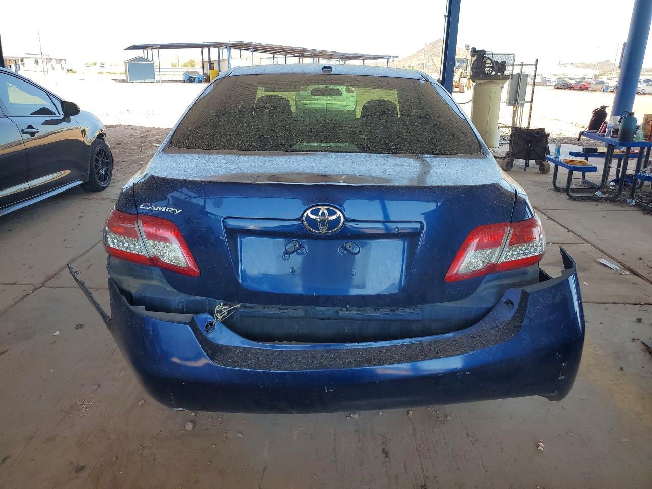 2010 TOYOTA CAMRY LE — Фото 6 из 12