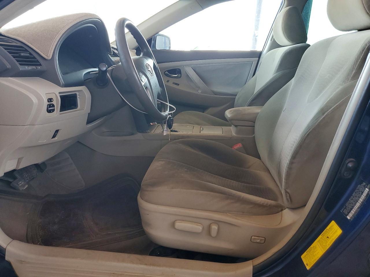 2010 TOYOTA CAMRY LE — Фото 7 из 12