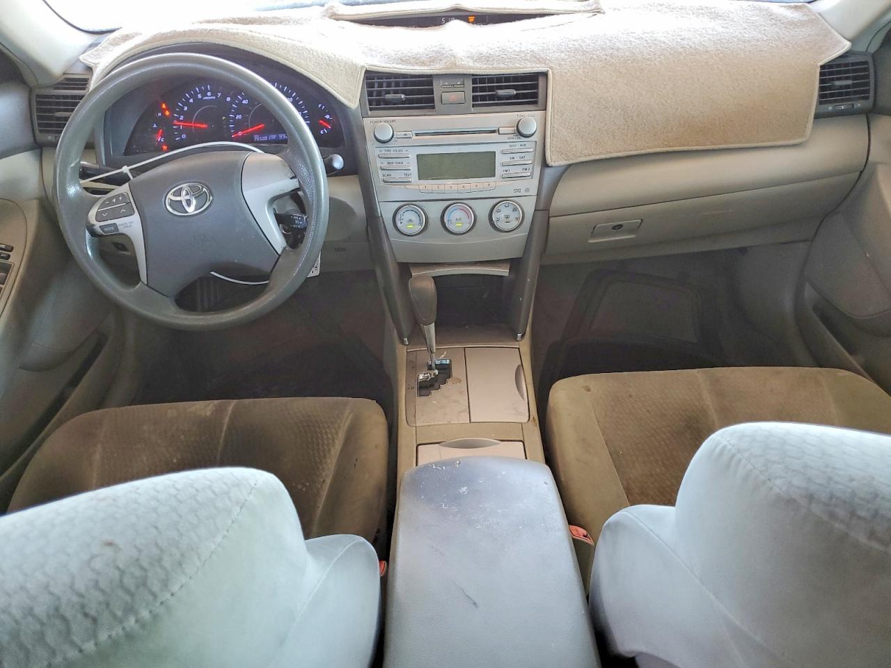 2010 TOYOTA CAMRY LE — Фото 8 из 12