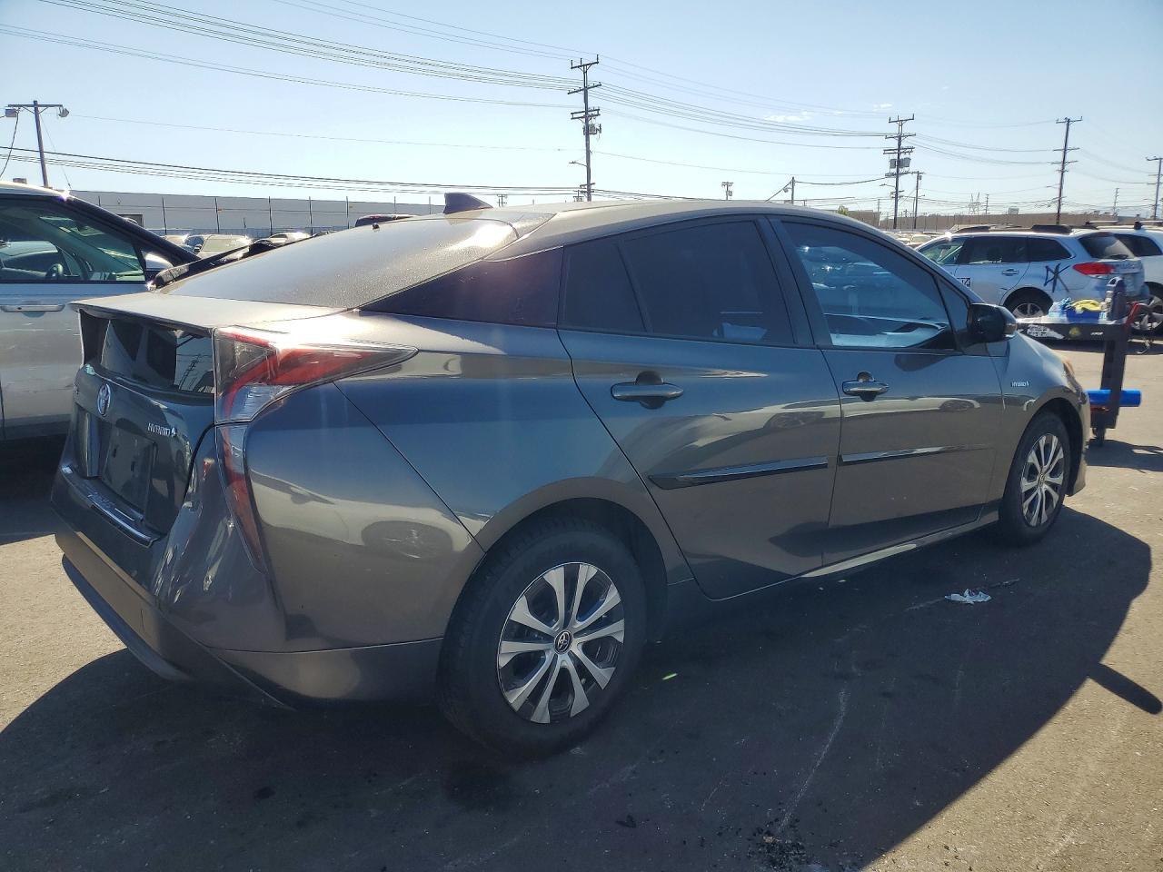 2016 TOYOTA PRIUS TWO — Фото 3 из 12