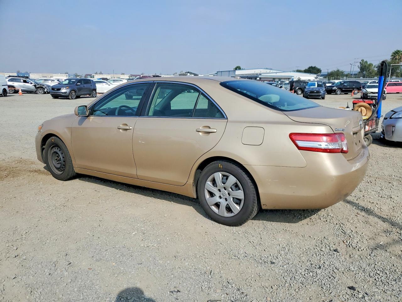 4T1BF3EK9AU532825 2010 TOYOTA CAMRY photo no. 2
