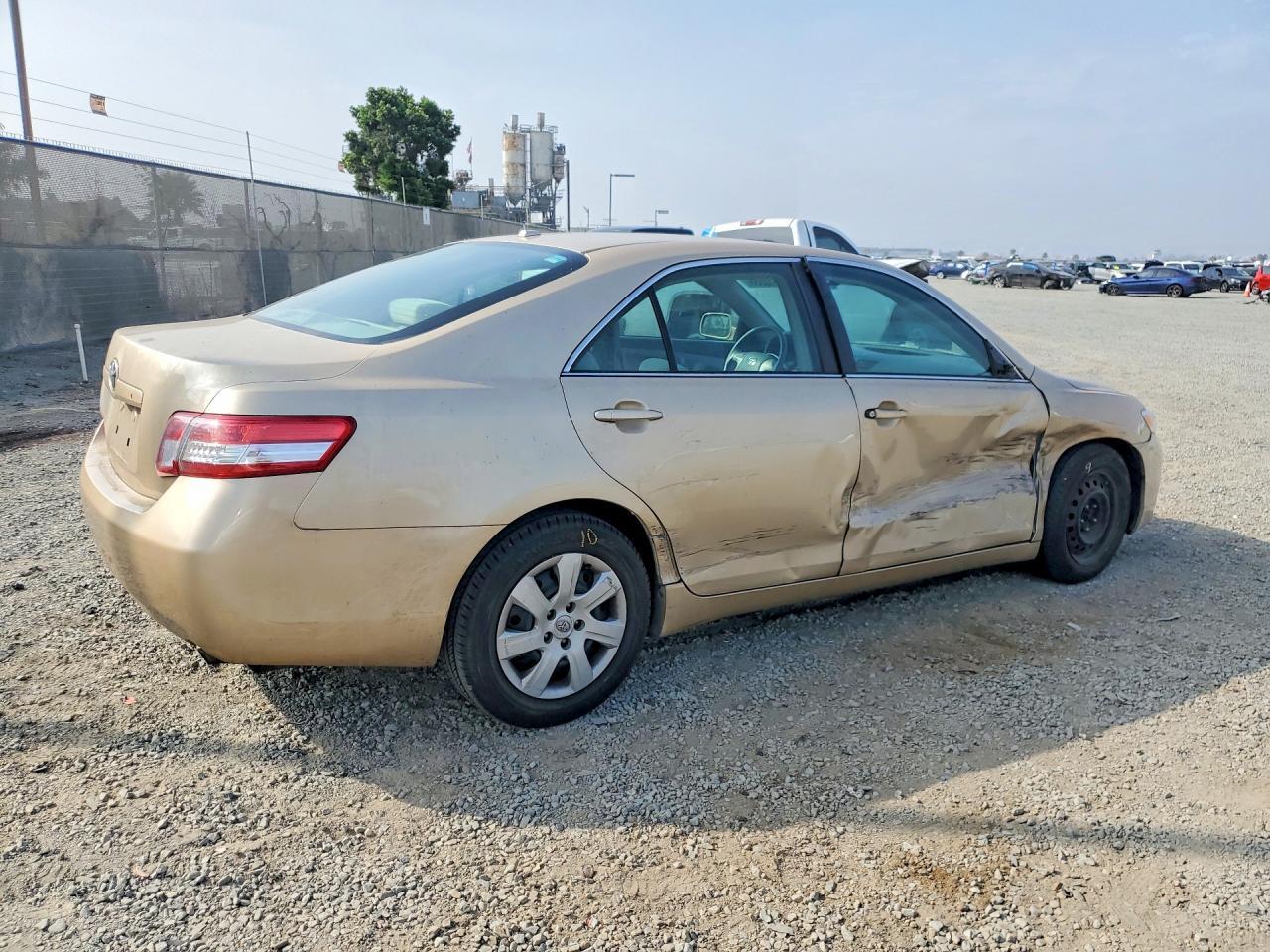 4T1BF3EK9AU532825 2010 TOYOTA CAMRY photo no. 3