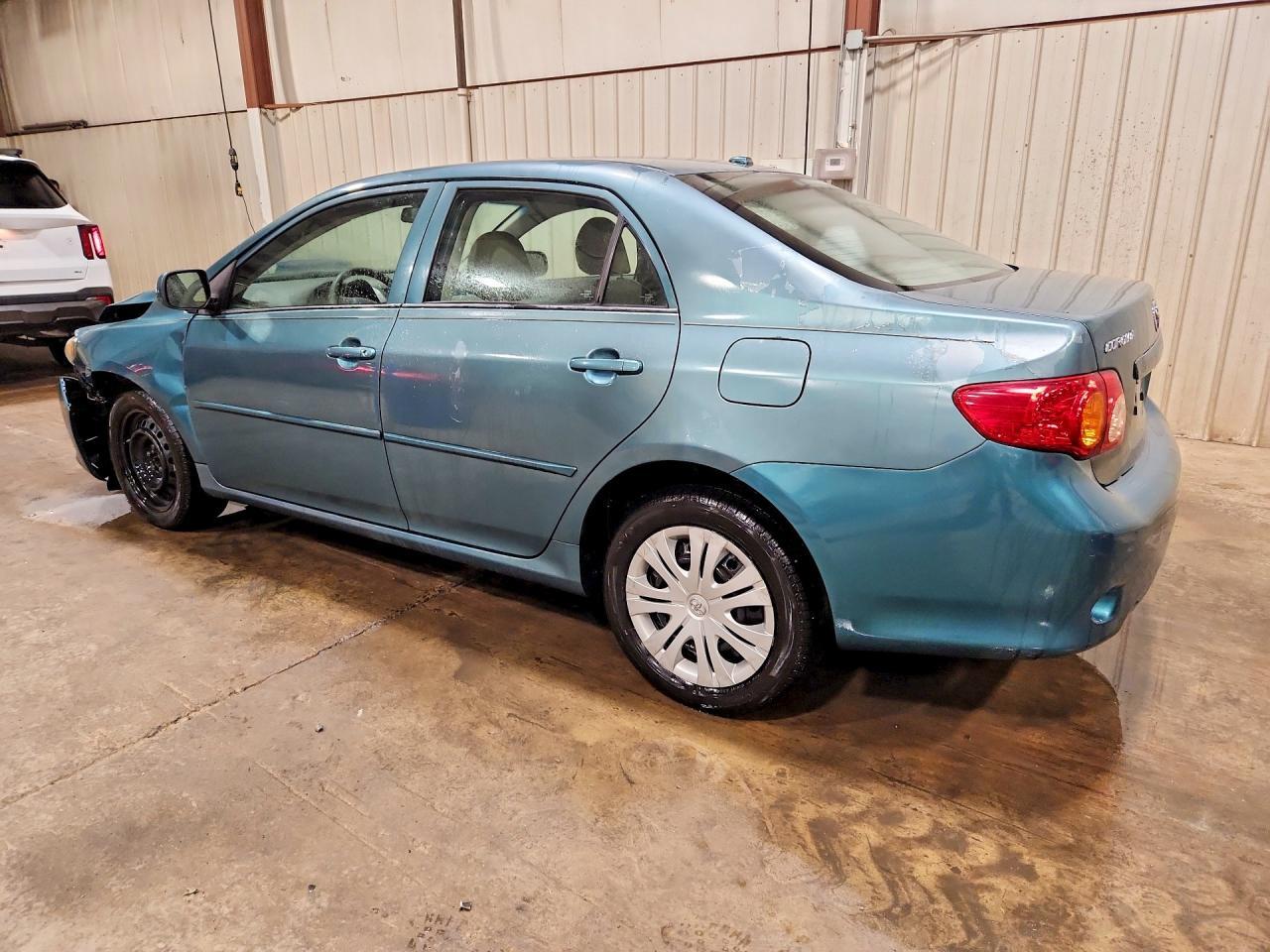 2010 TOYOTA COROLLA LE — Фото 2 из 12