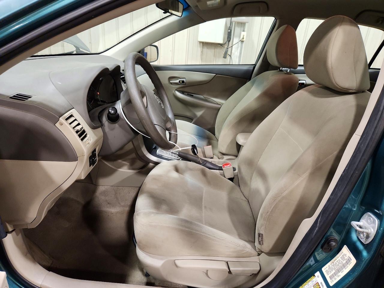 2010 TOYOTA COROLLA LE — Фото 7 из 12