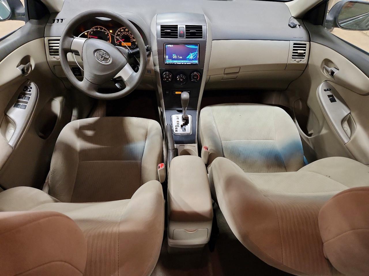 2010 TOYOTA COROLLA LE — Фото 8 из 12