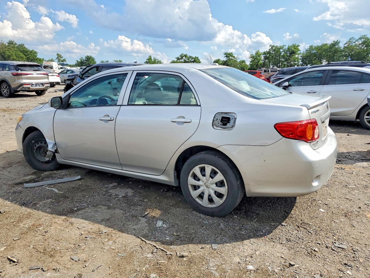 2010 TOYOTA COROLLA LE — Фото 2 из 12