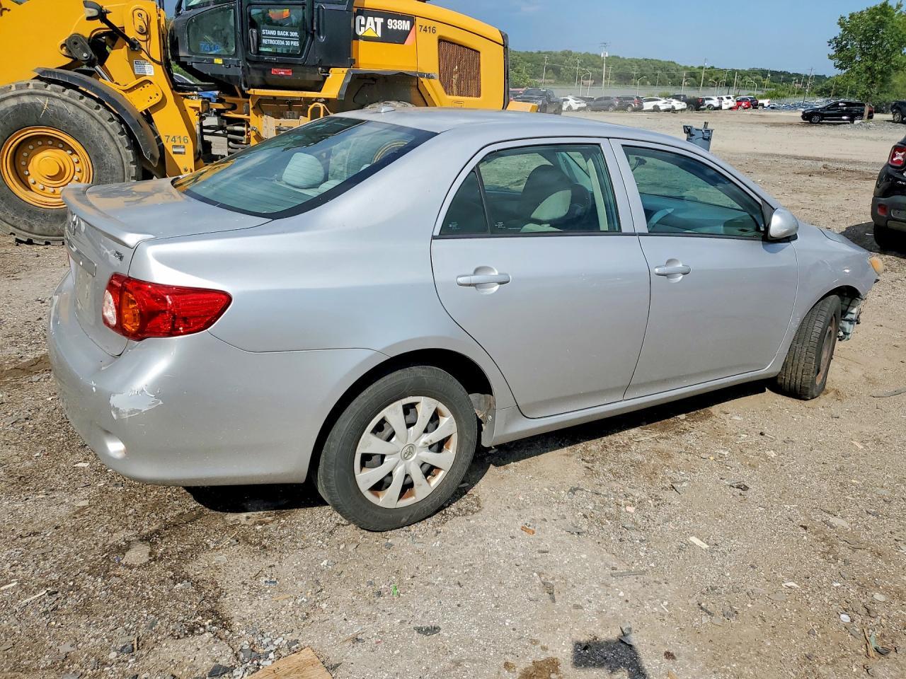 2010 TOYOTA COROLLA LE — Фото 3 из 12