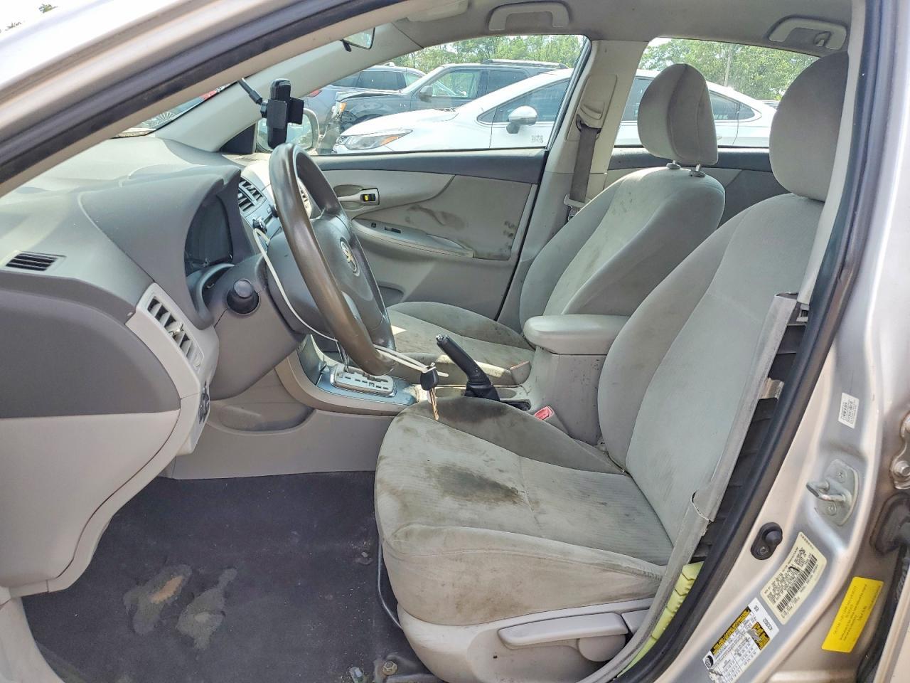 2010 TOYOTA COROLLA LE — Фото 7 из 12