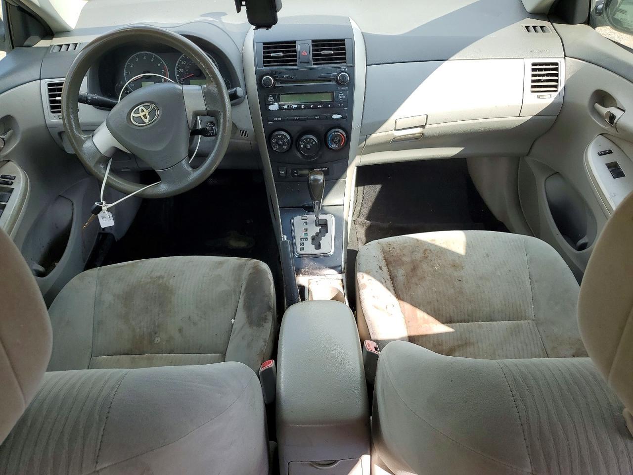 2010 TOYOTA COROLLA LE — Фото 8 из 12