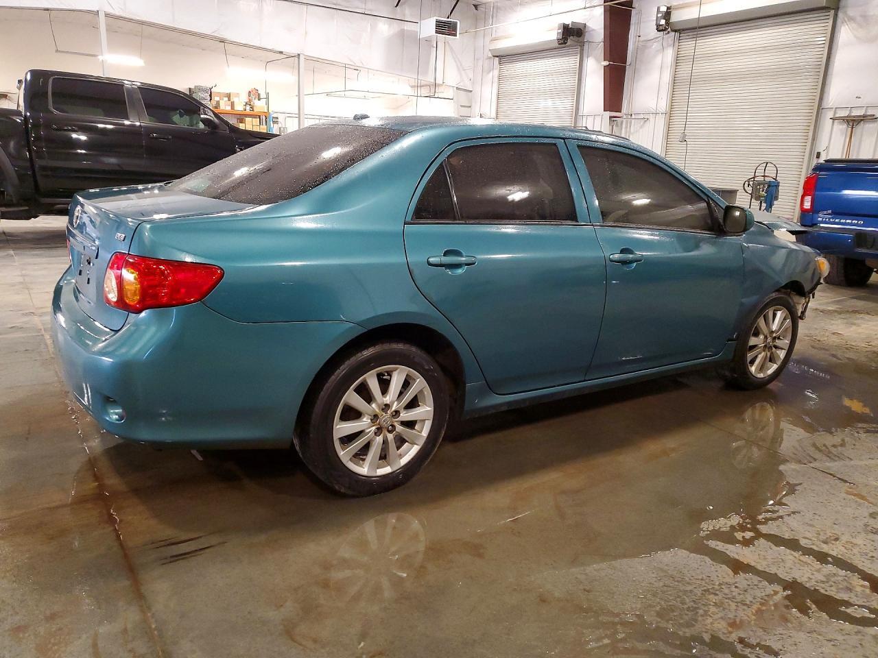 2010 TOYOTA COROLLA LE — Фото 3 из 12
