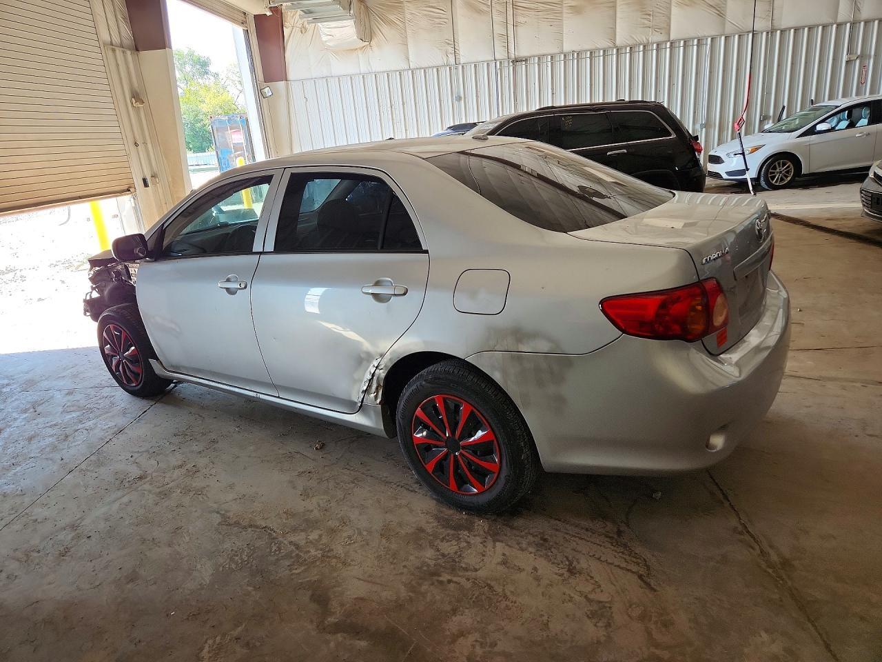 2010 TOYOTA COROLLA LE — Фото 2 из 13