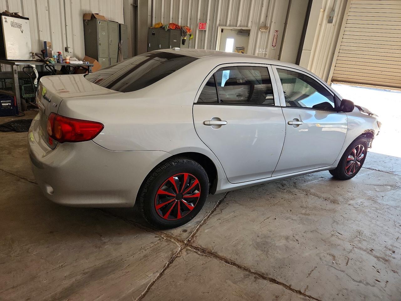 2010 TOYOTA COROLLA LE — Фото 3 из 13