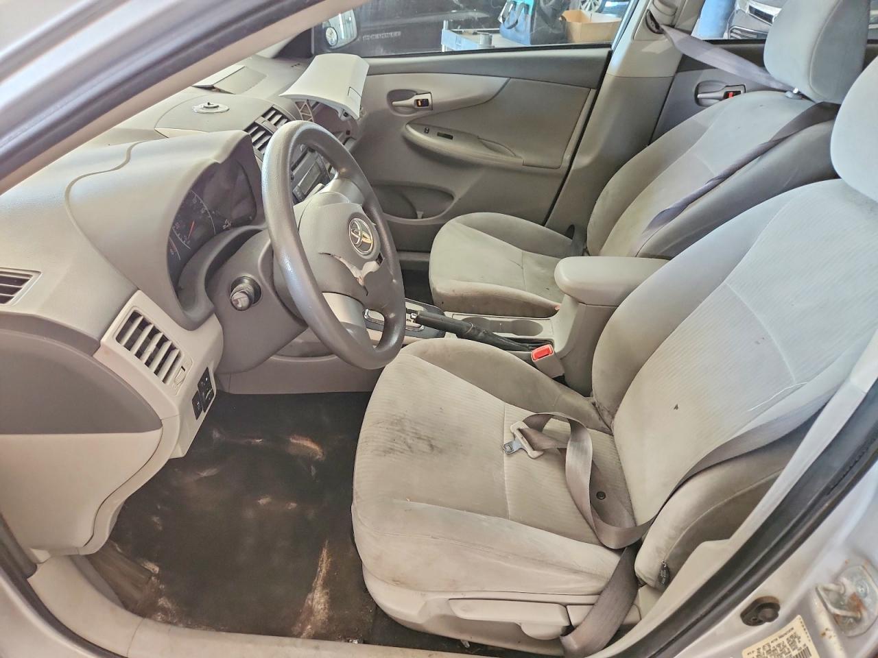 2010 TOYOTA COROLLA LE — Фото 7 из 13