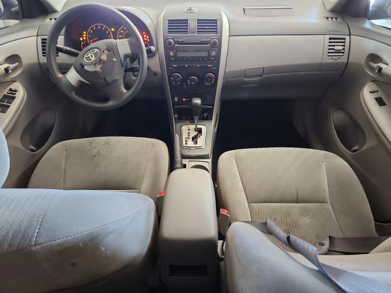 2010 TOYOTA COROLLA LE — Фото 8 из 13