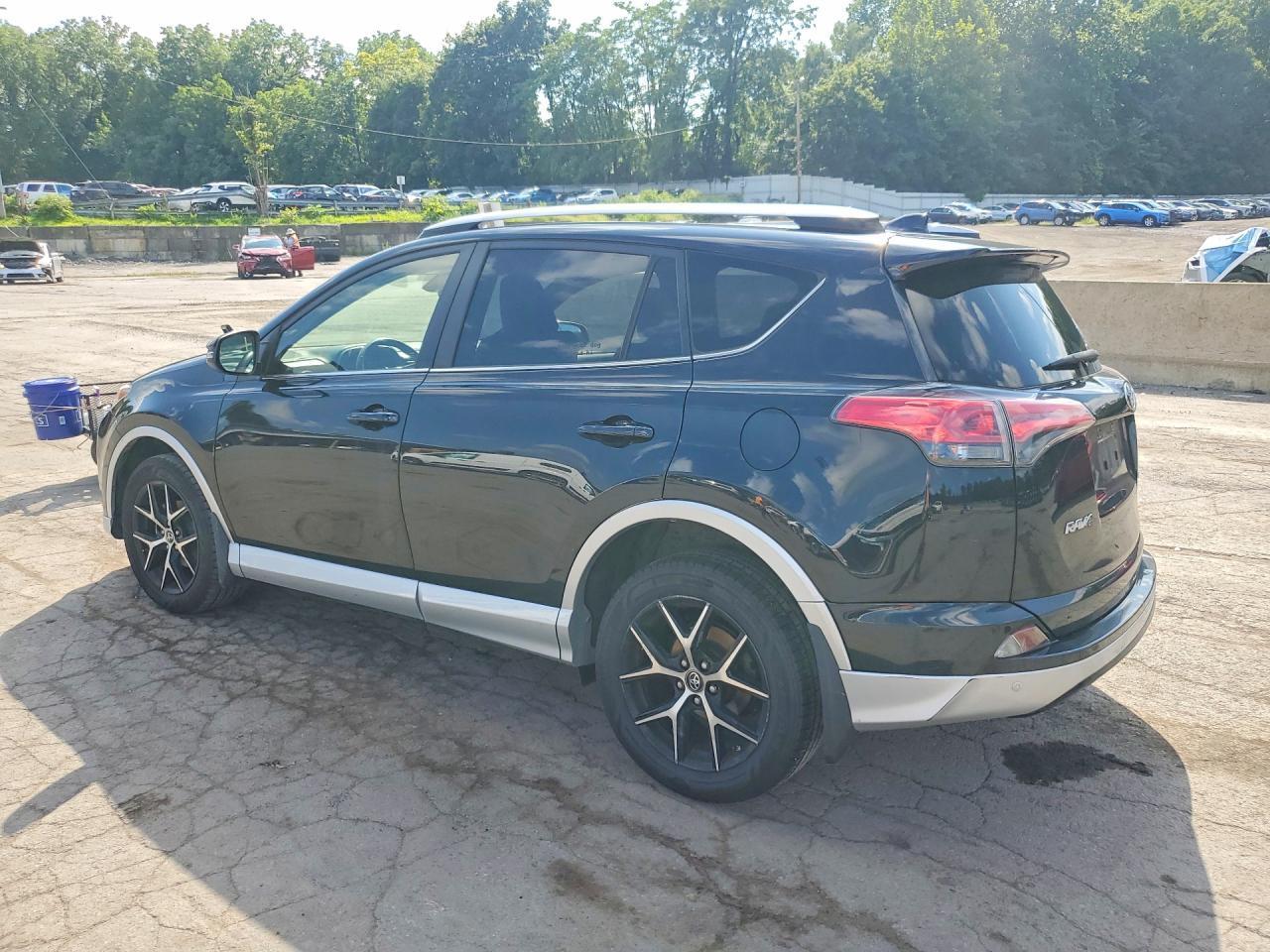 2016 TOYOTA RAV4 SE — Фото 2 из 13
