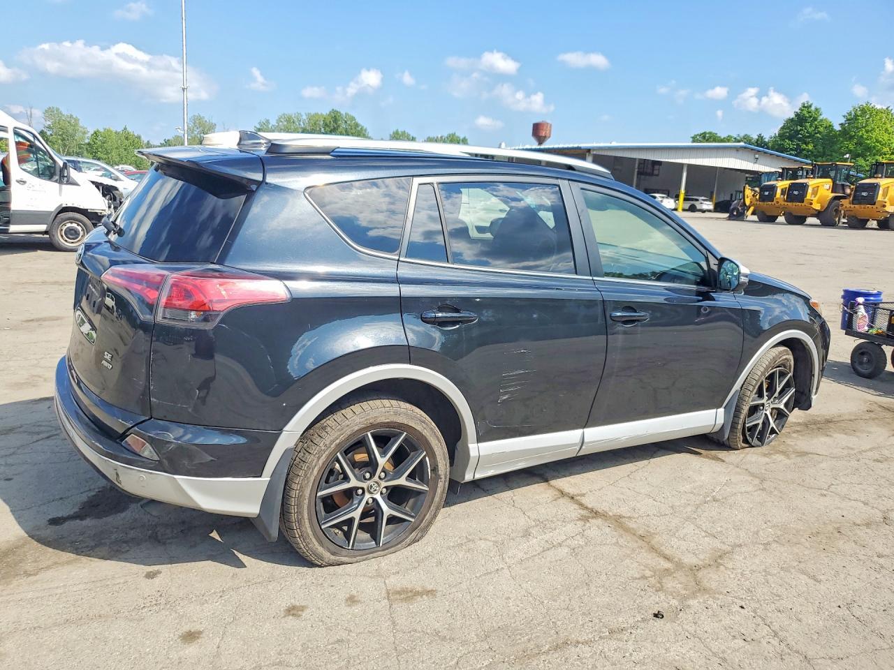 2016 TOYOTA RAV4 SE — Фото 3 из 13