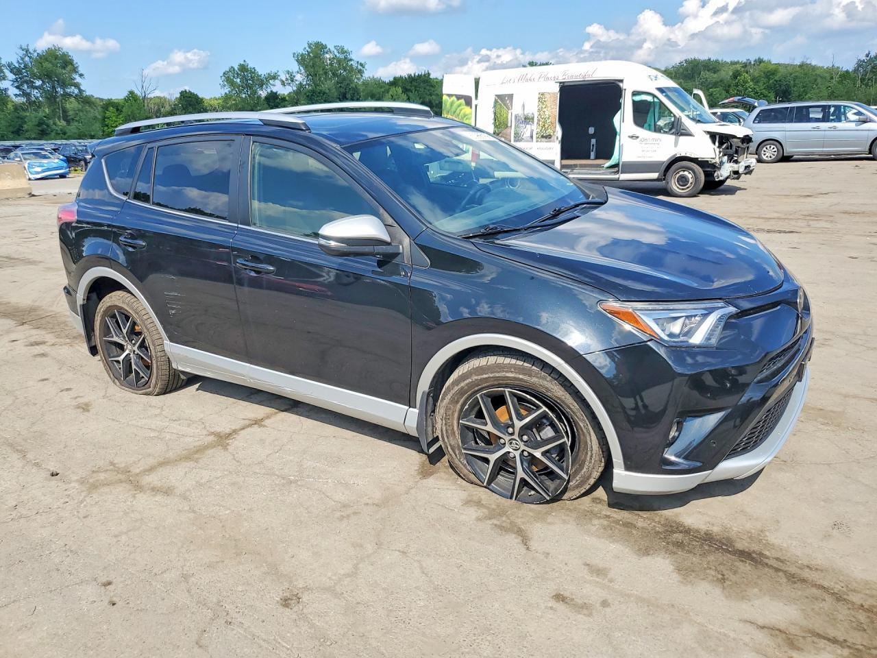 2016 TOYOTA RAV4 SE — Фото 4 из 13