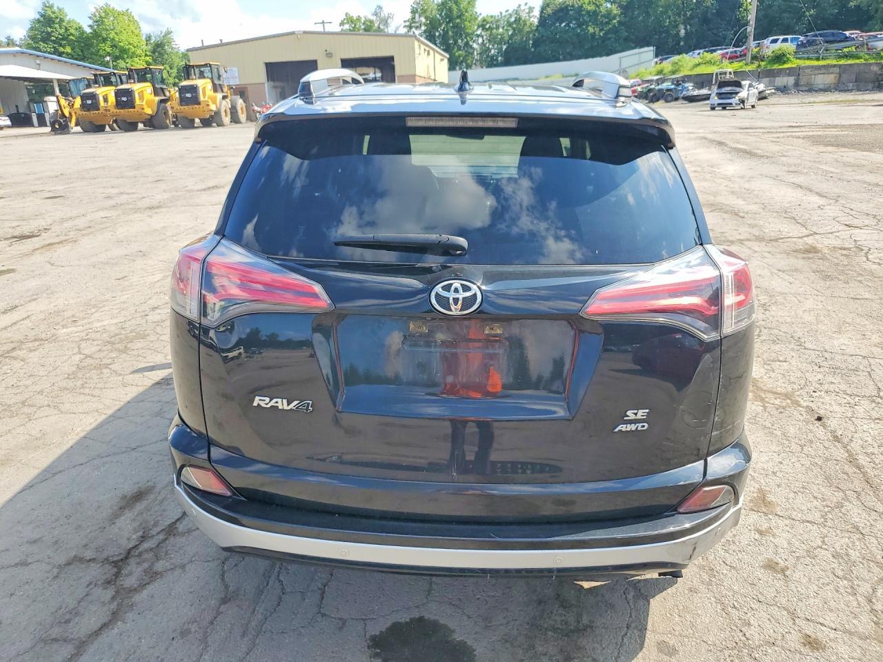 2016 TOYOTA RAV4 SE — Фото 6 из 13