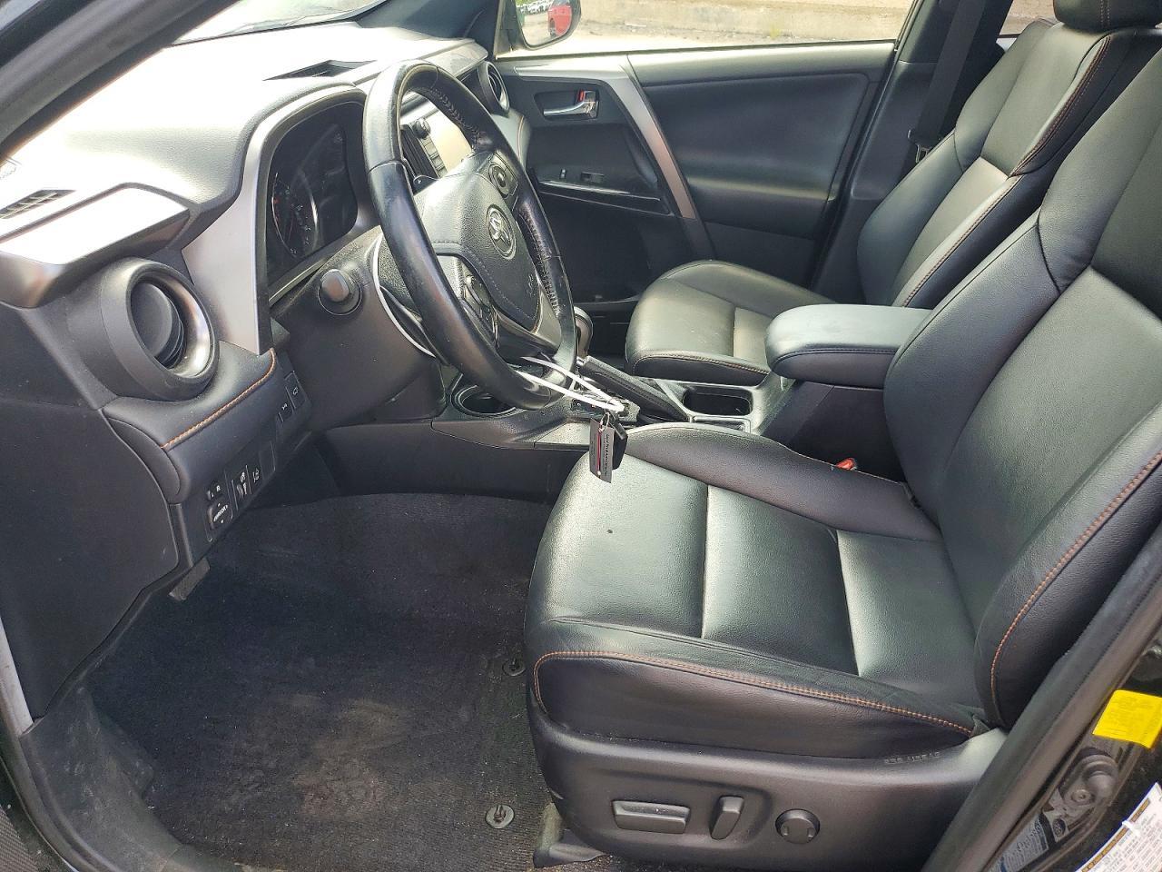 2016 TOYOTA RAV4 SE — Фото 7 из 13