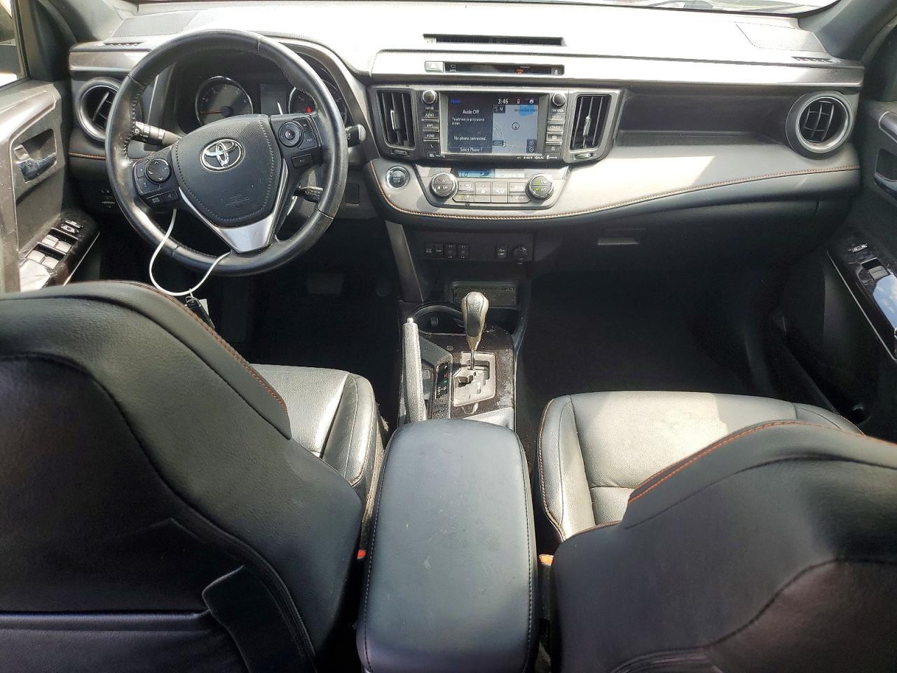 2016 TOYOTA RAV4 SE — Фото 8 из 13