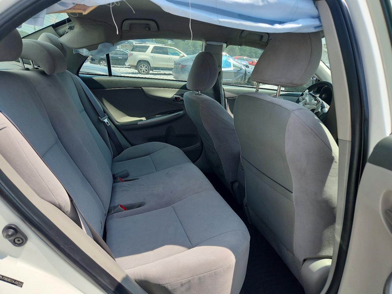 2010 TOYOTA COROLLA — Фото 10 из 11