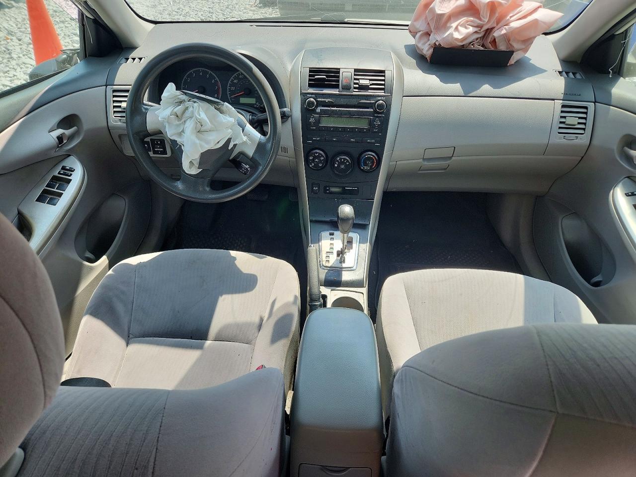 2010 TOYOTA COROLLA — Фото 8 из 11