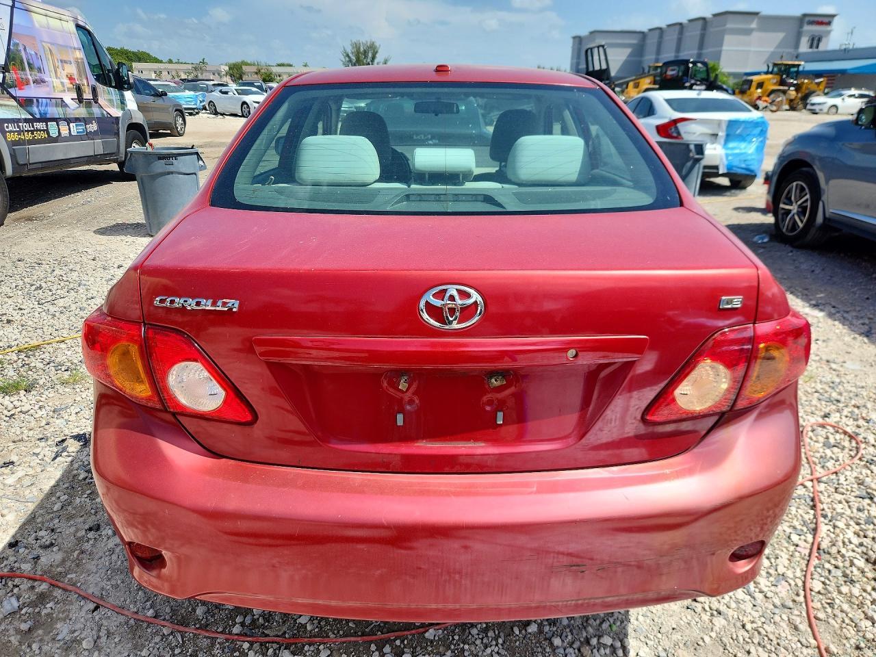 2010 TOYOTA COROLLA LE — Фото 6 из 12