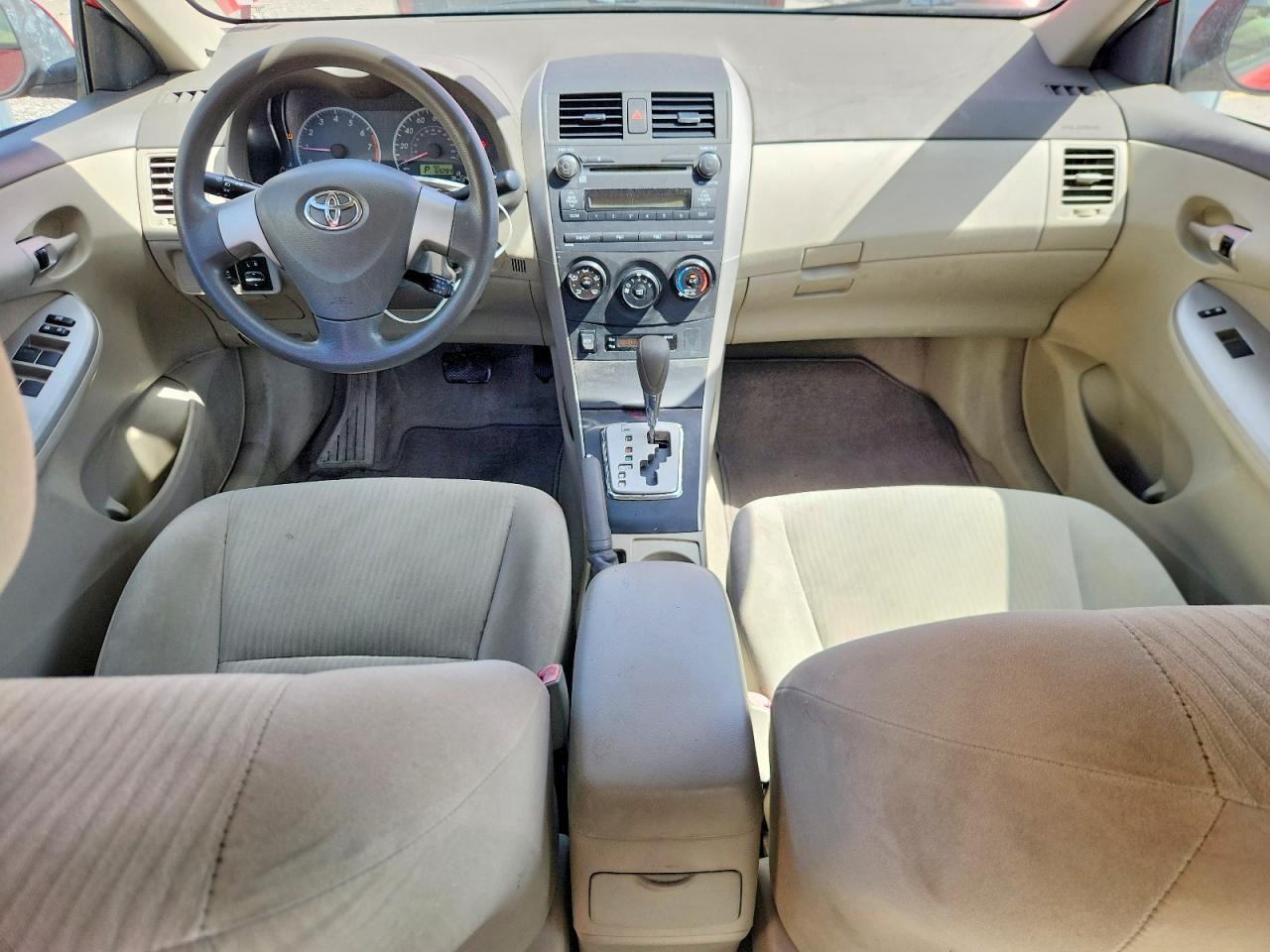 2010 TOYOTA COROLLA LE — Фото 8 из 12