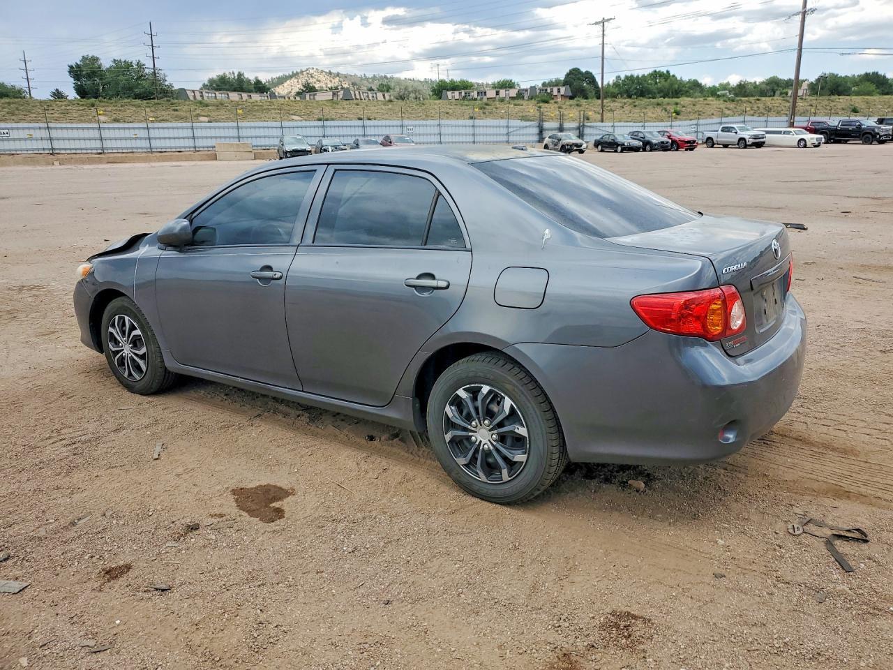 2010 TOYOTA COROLLA LE — Фото 2 из 12