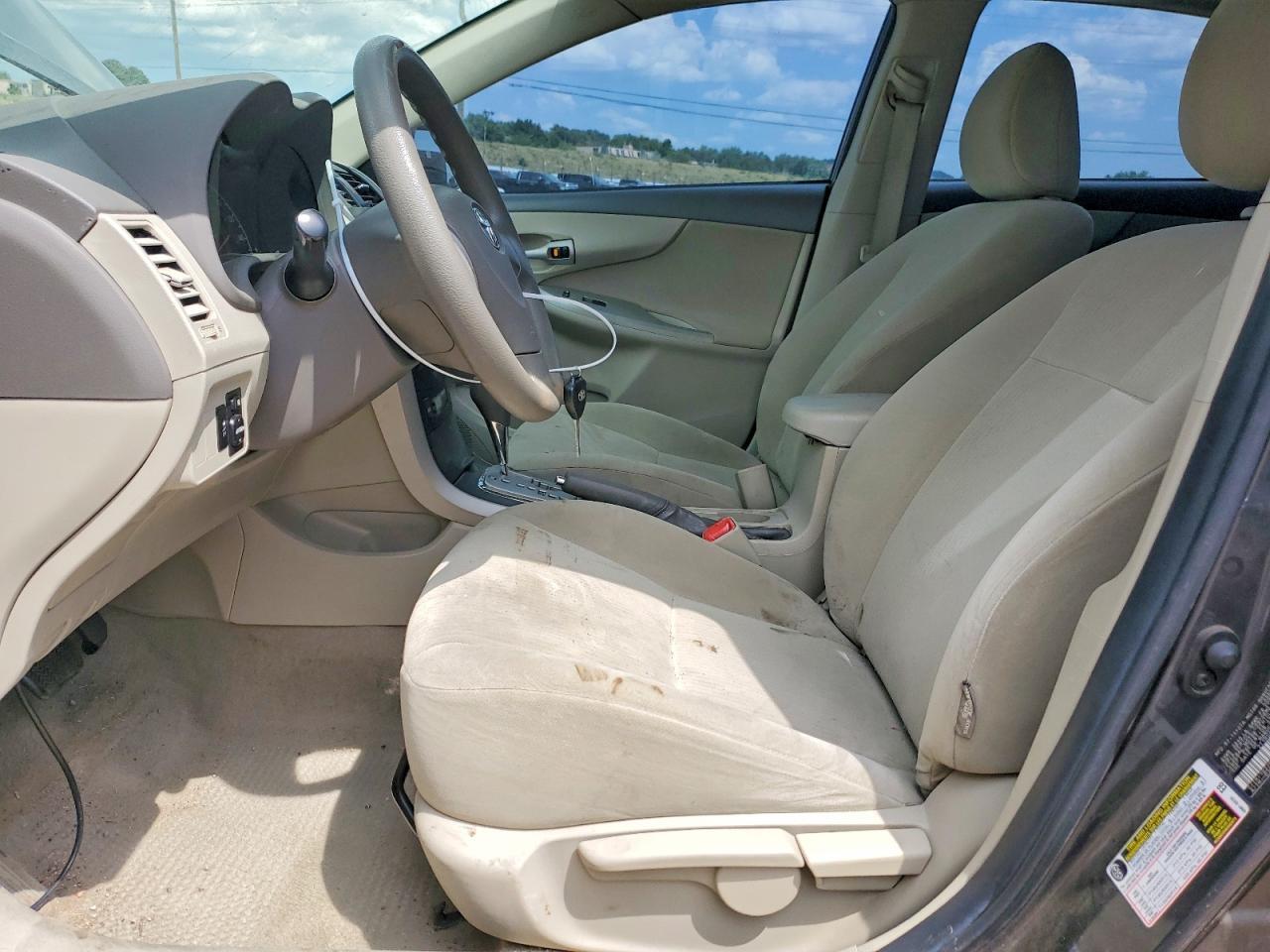 2010 TOYOTA COROLLA LE — Фото 7 из 12