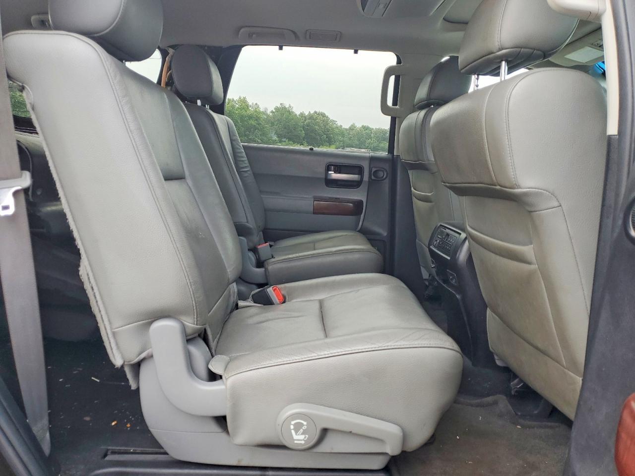 2016 TOYOTA SEQUOIA PLATINUM — Фото 11 из 13