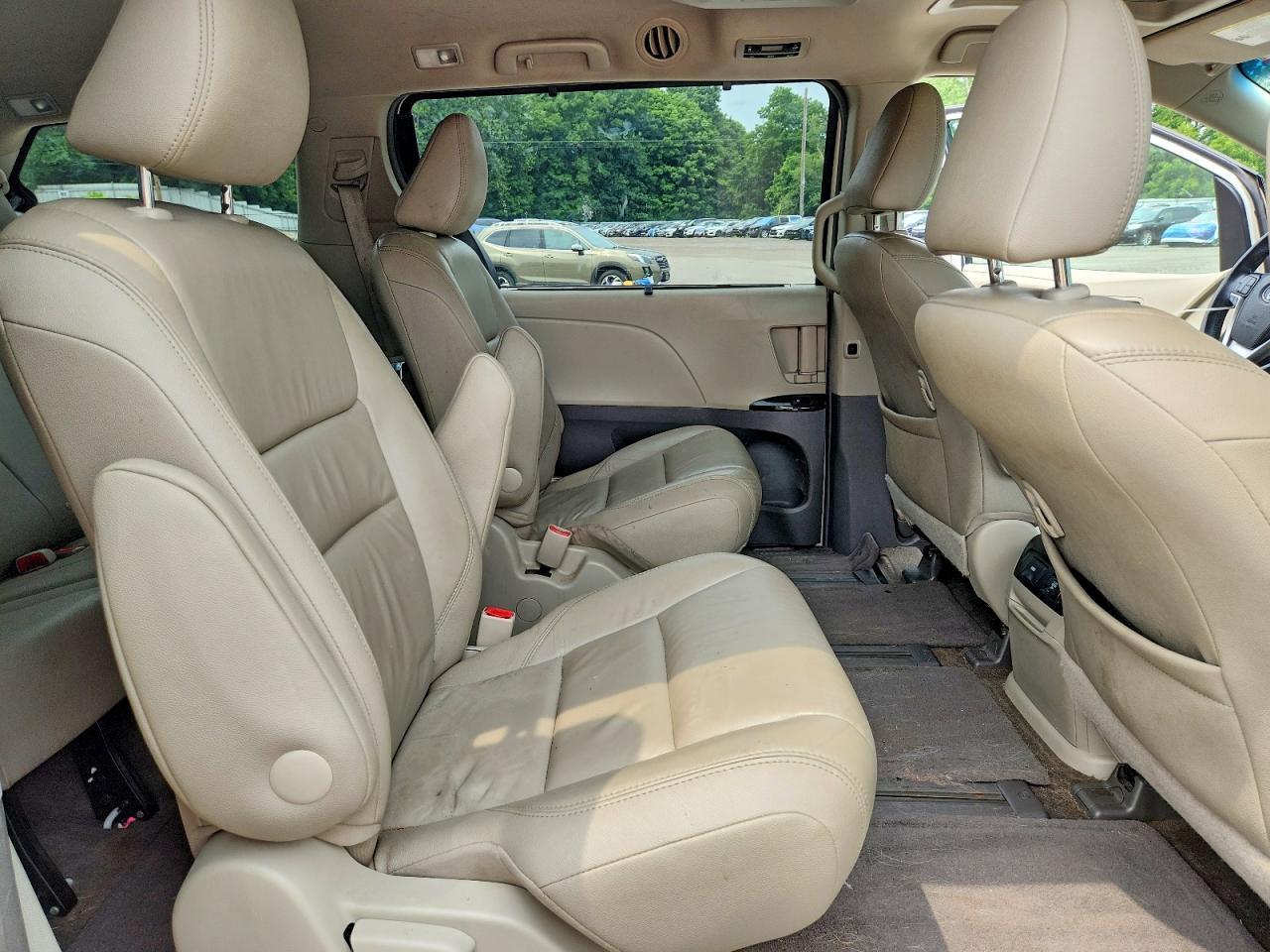 2016 TOYOTA SIENNA XLE PREMIUM 7-PASSENGER — Фото 11 из 13