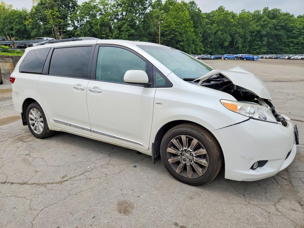 2016 TOYOTA SIENNA XLE PREMIUM 7-PASSENGER — Фото 4 из 13
