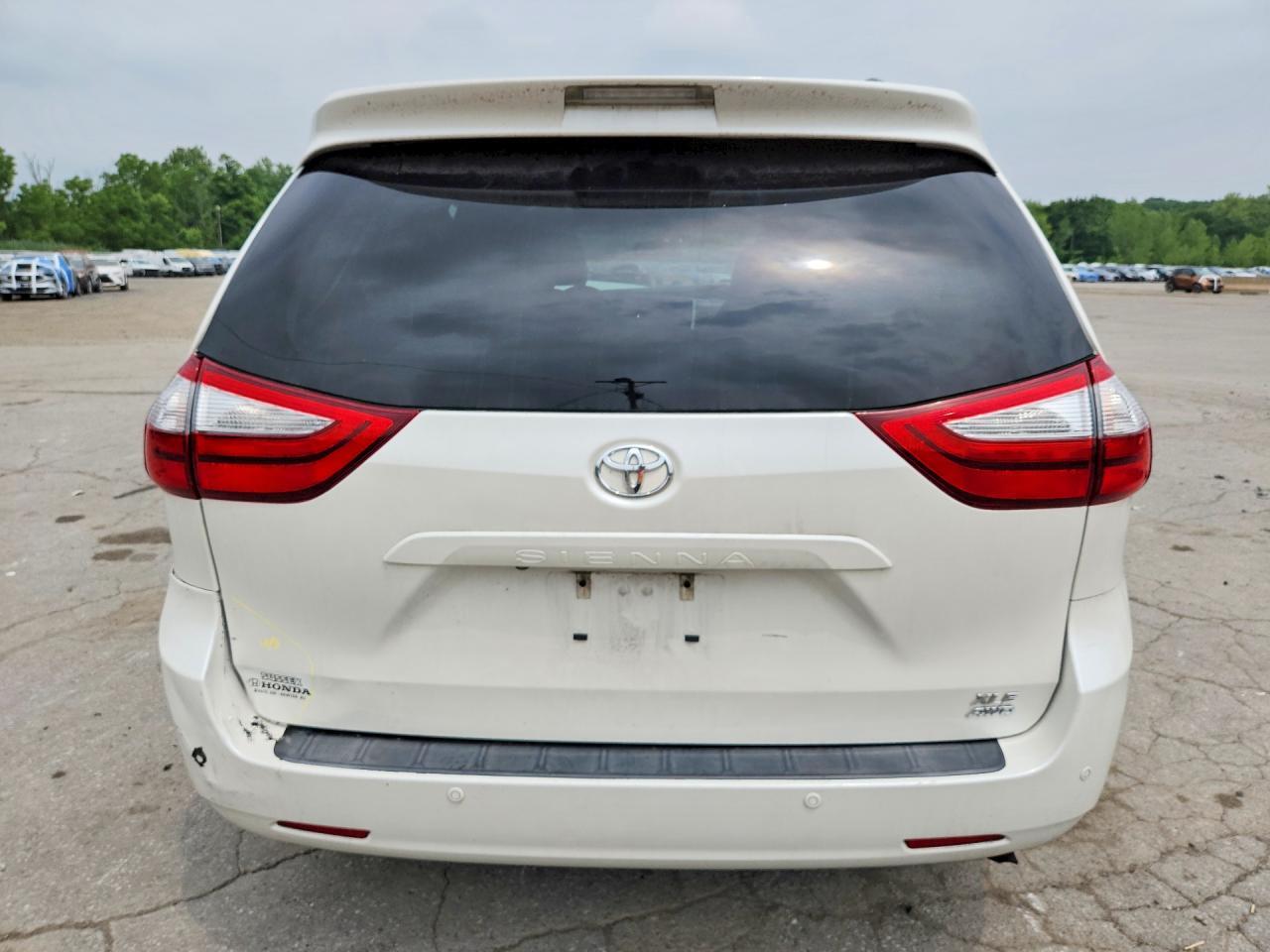 2016 TOYOTA SIENNA XLE PREMIUM 7-PASSENGER — Фото 6 из 13