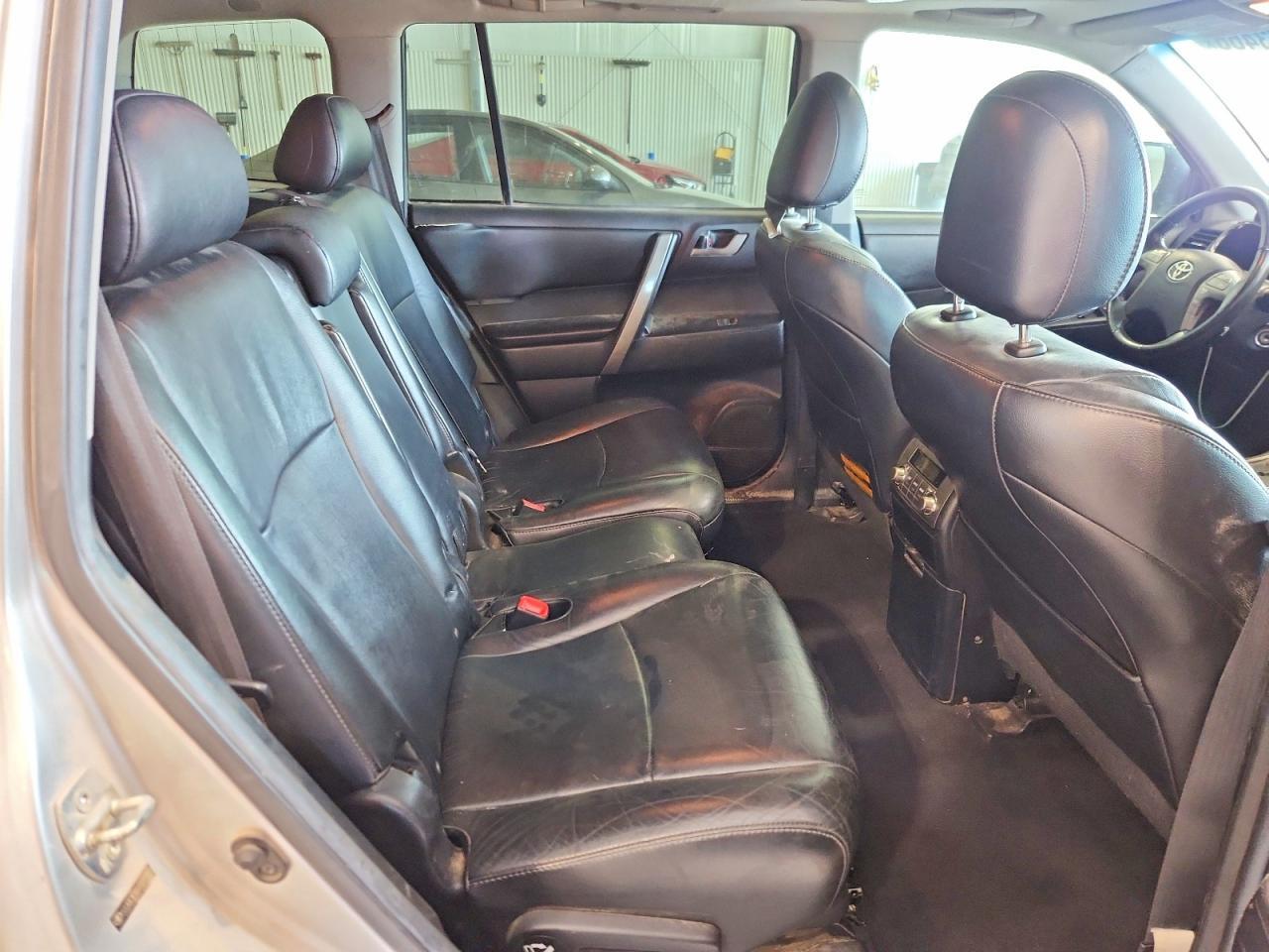 2010 TOYOTA HIGHLANDER SE — Фото 11 из 13