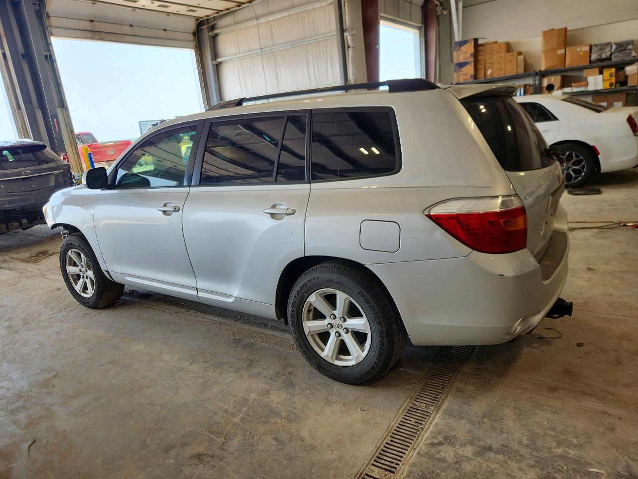 2010 TOYOTA HIGHLANDER SE — Фото 2 из 13