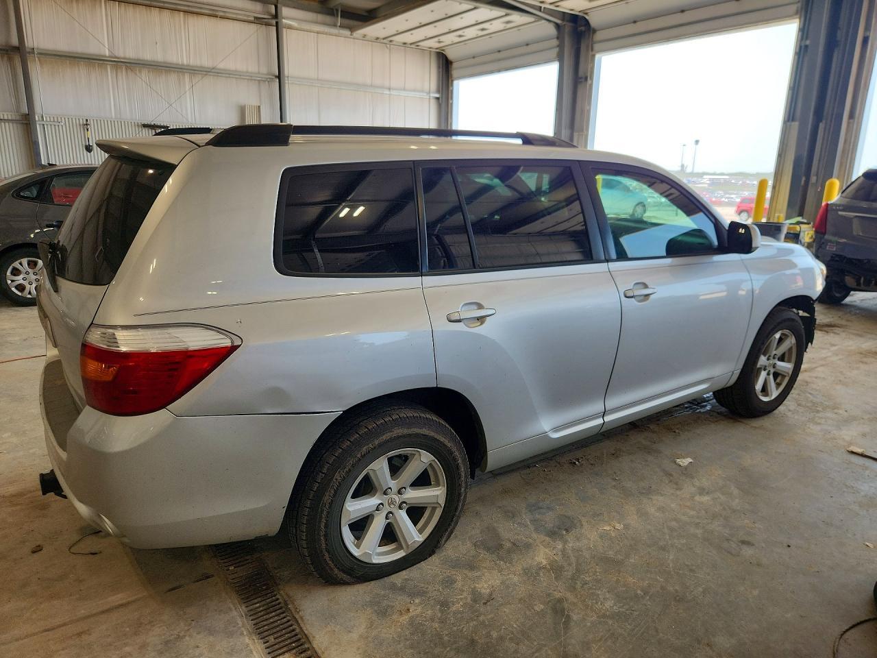 2010 TOYOTA HIGHLANDER SE — Фото 3 из 13