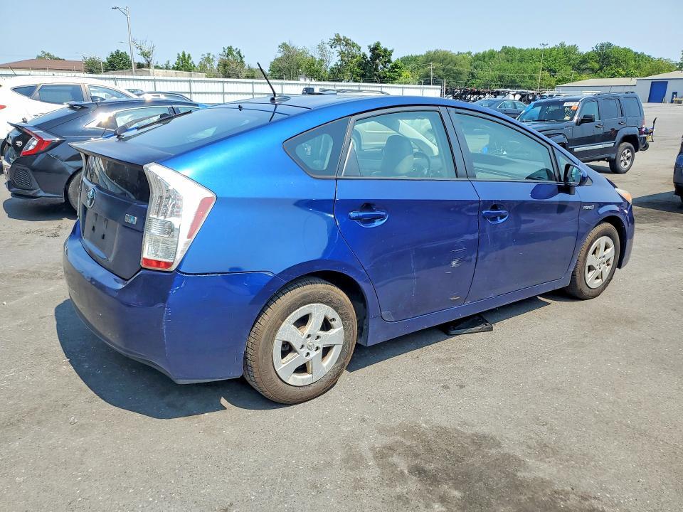 2010 TOYOTA PRIUS IV — Фото 3 из 12