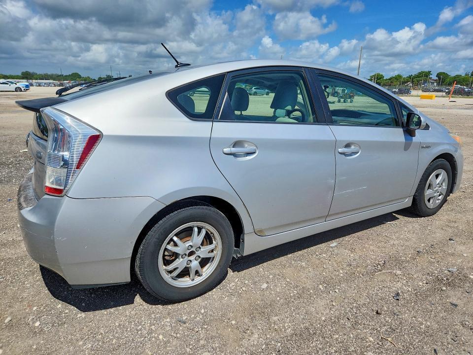 2010 TOYOTA PRIUS III — Фото 3 из 13