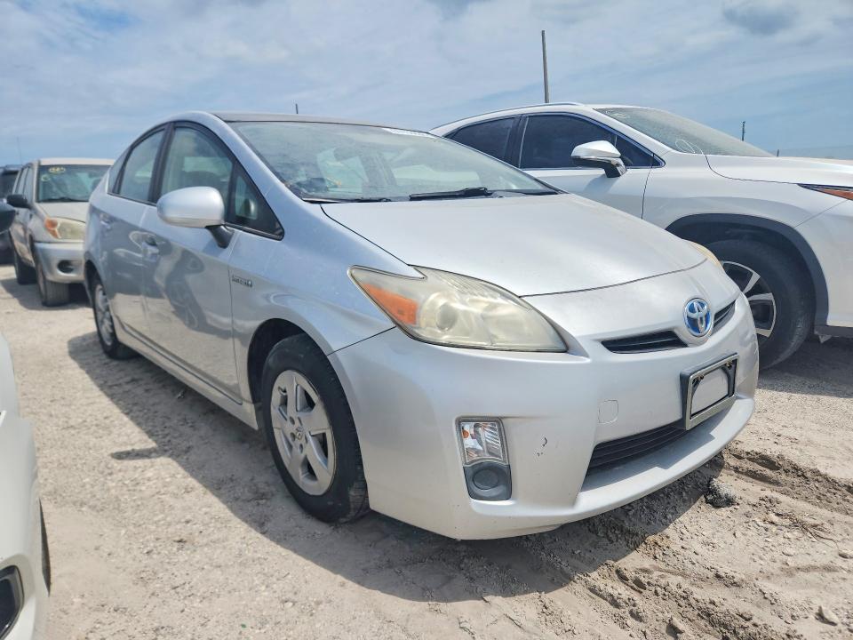 2010 TOYOTA PRIUS III — Фото 4 из 13