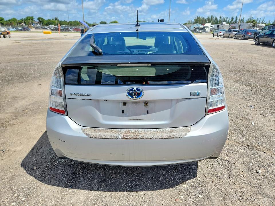 2010 TOYOTA PRIUS III — Фото 6 из 13